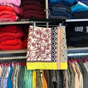 Leifnotes yellow/black/red embroidered beaded print side zipper skirt size 2